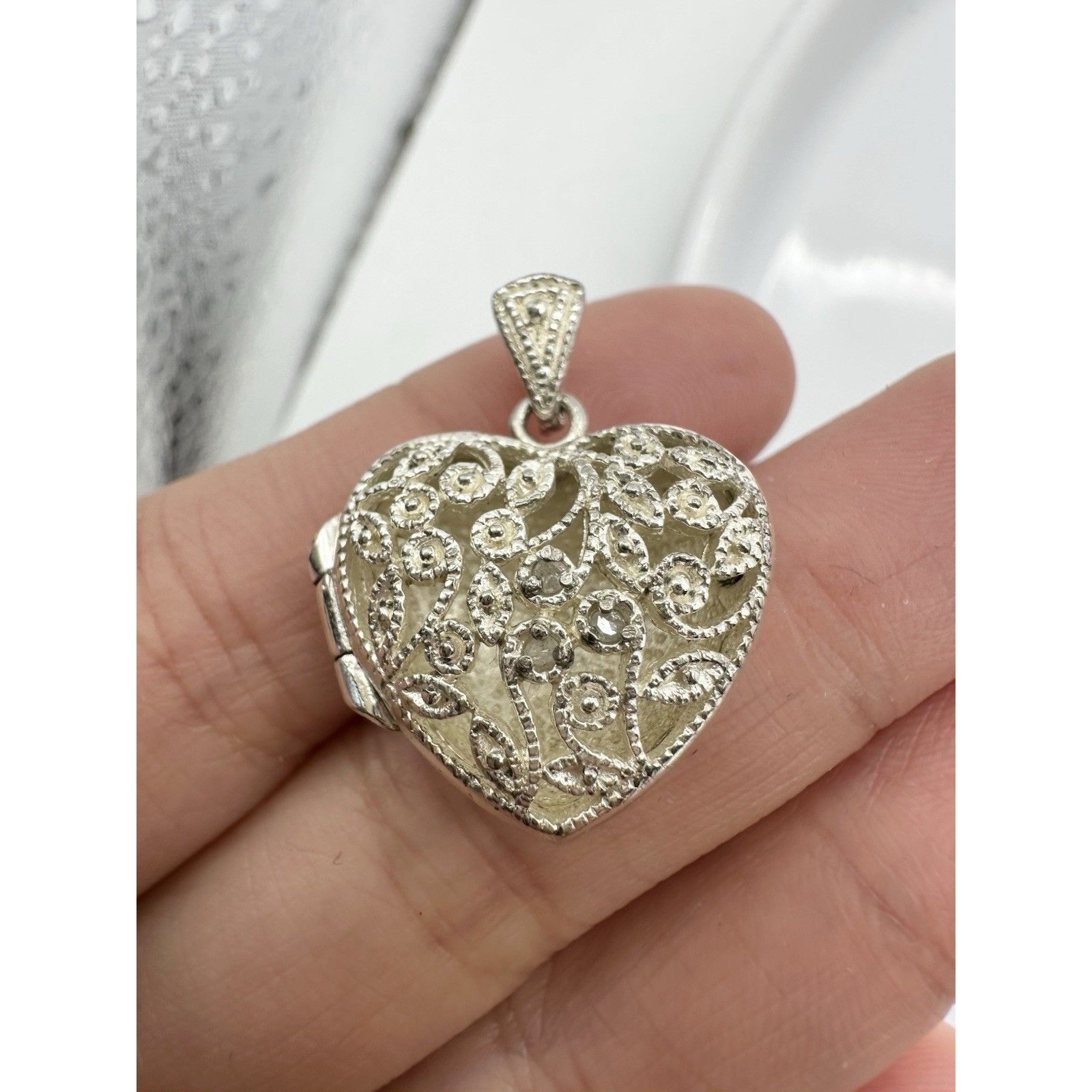 925 Sterling Silver Filigree Genuine Diamond Heart Locket Pendant 72$